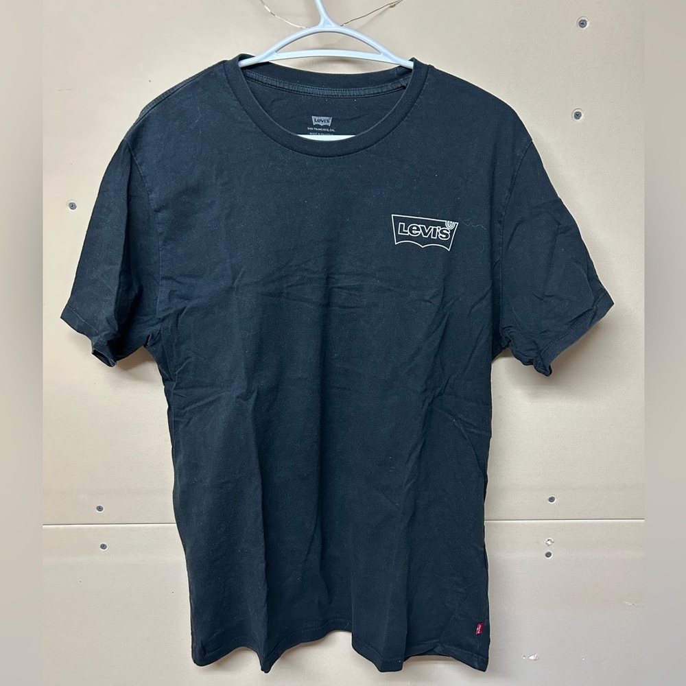 2/$30⚡️- SHIRT | Men’s Levi’s t-shirt size large (fits like a small/medium)